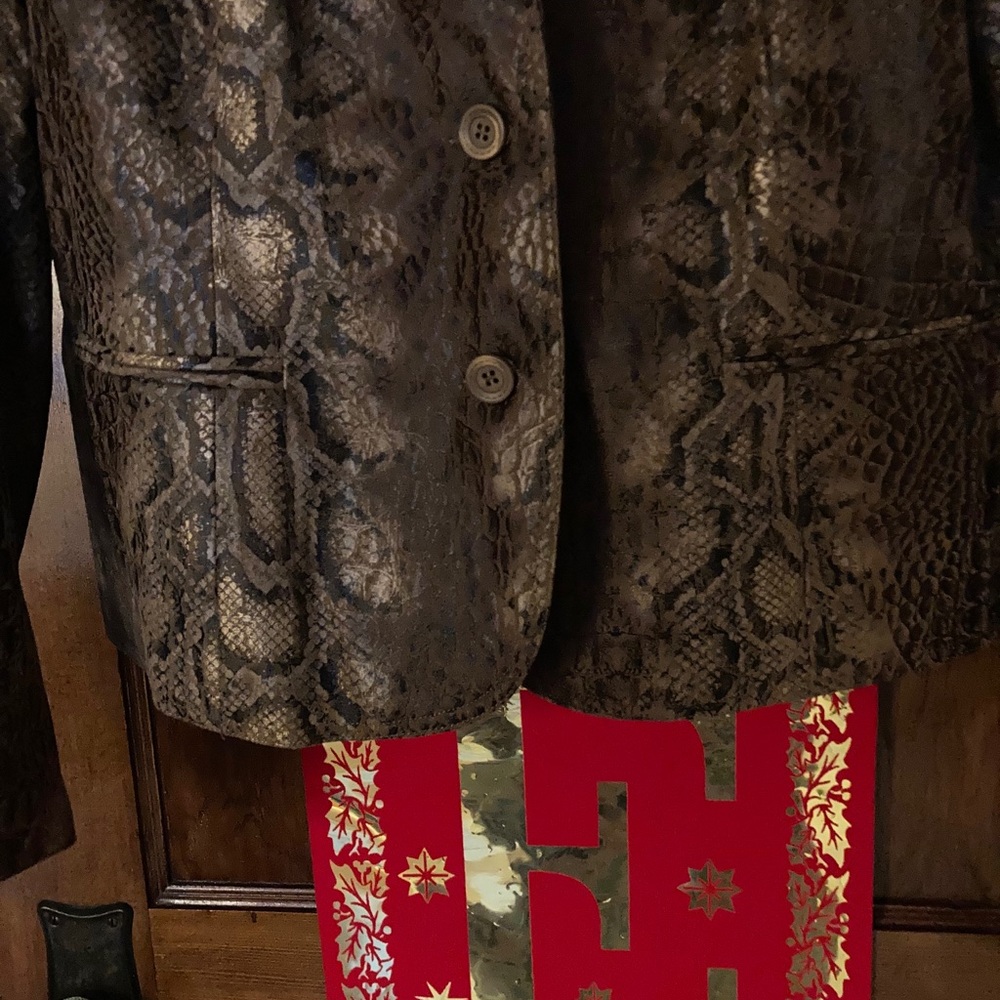 Blazer - Picture 3 of 3